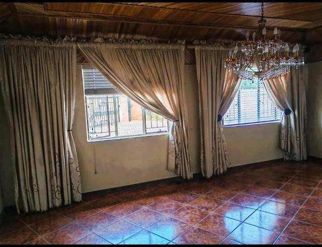 4 BEDROOM HOUSE FOR SALE IN FLORA PARK